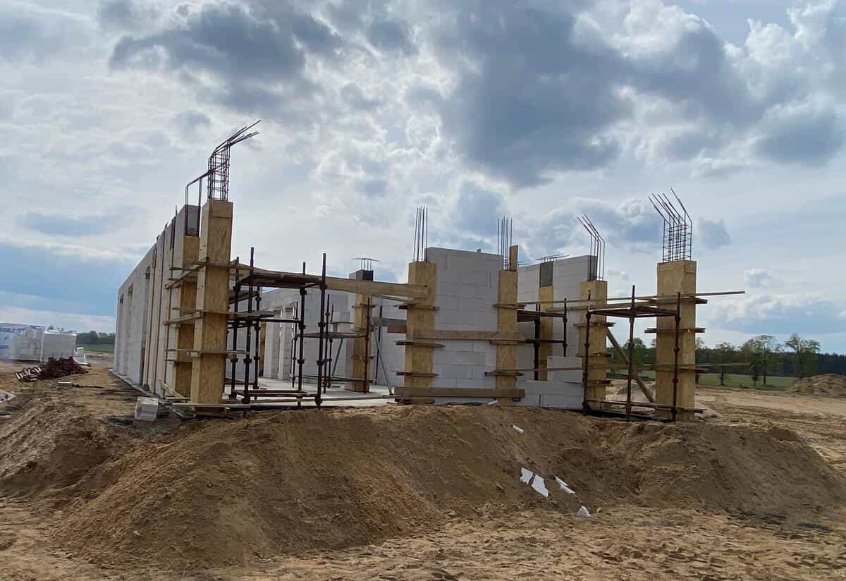 Murowanie ścian parteru z bloczków