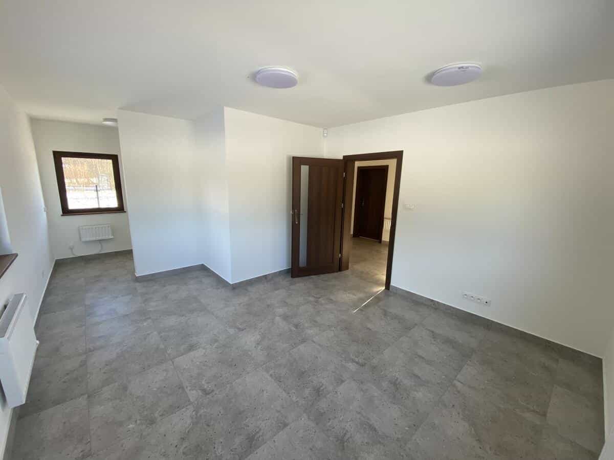 Elewacja frontowa kancelarii leśnictw z gankiem wejściowym